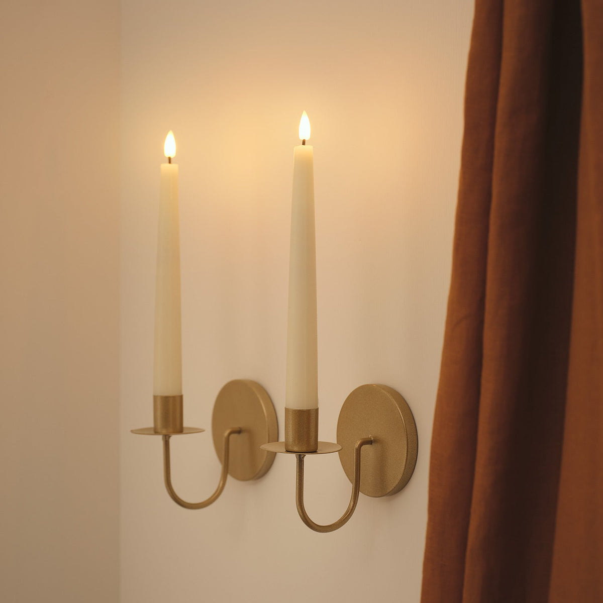 2er Set LED-Stabkerzen mit Wandhaltern
