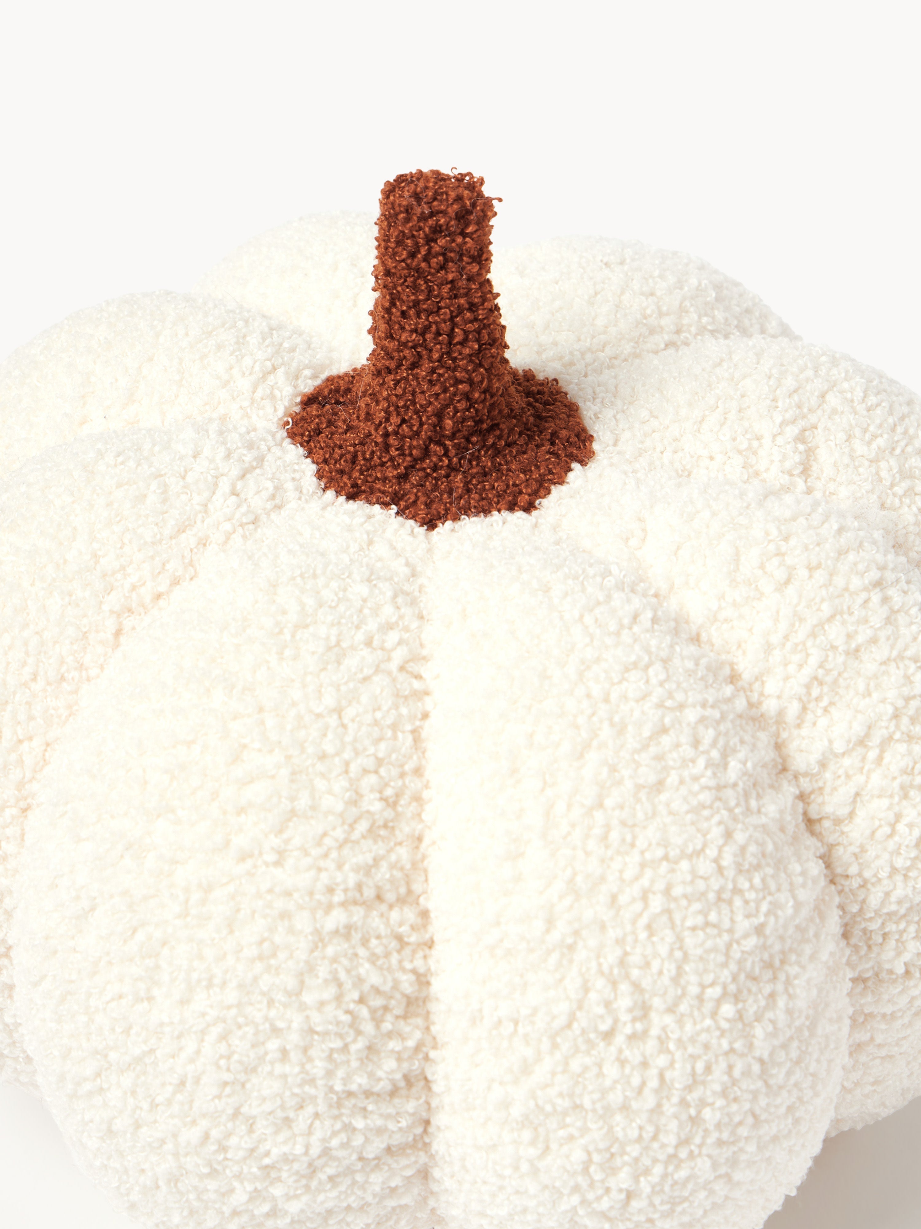 Kürbis-Kissen aus Teddy-Stoff, Off White — Detail