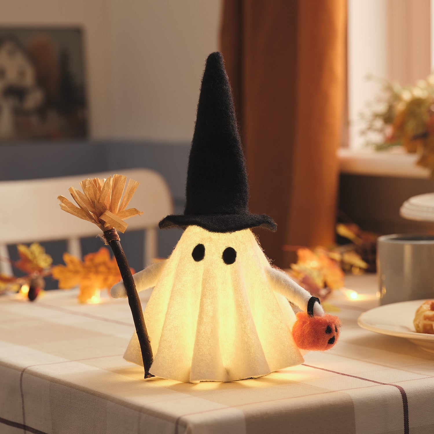 LED-Geist mit Hexenhut und Korb