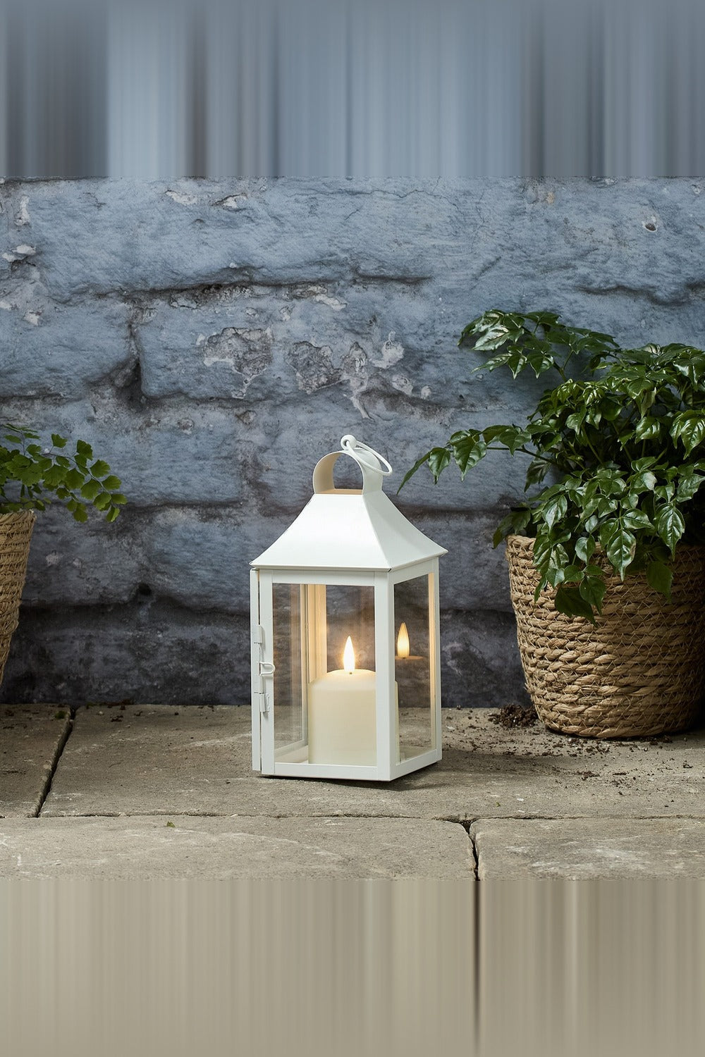 25cm Gartenlaterne weiß mit LED-Outdoor-Kerze