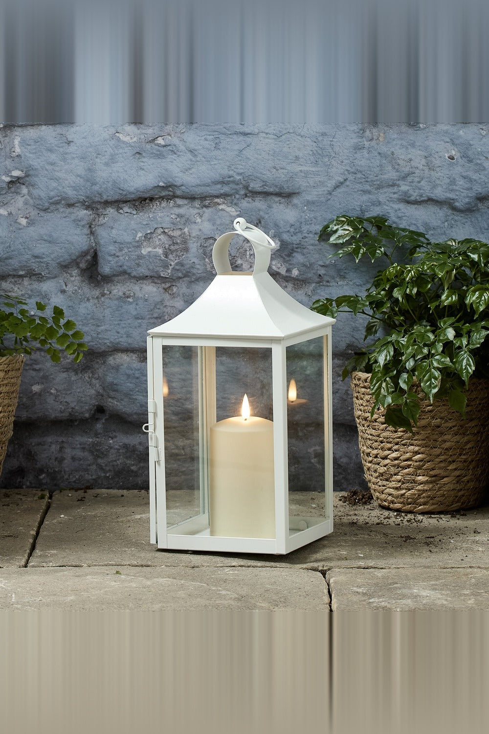 34cm Gartenlaterne weiß mit LED-Outdoor-Kerze